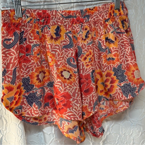 Billabong- Women’s  Red & Yellow🌼 Floral Shorts (M) - Picture 7 of 9